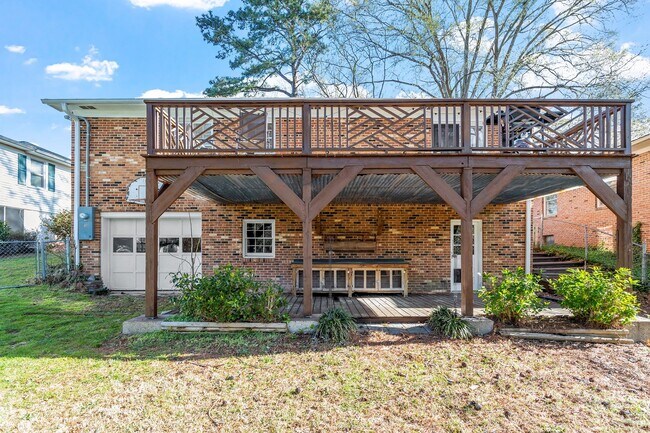 Building Photo - Charming 3 Bed, 2 Bath on Ward Street, Close to Universities