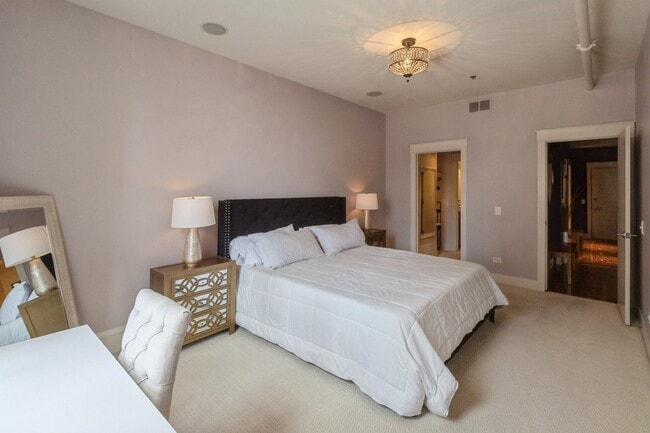 Building Photo - 888 S Michigan Ave