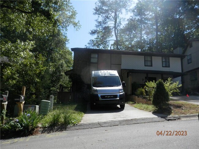 Building Photo - 2571 Park Rd
