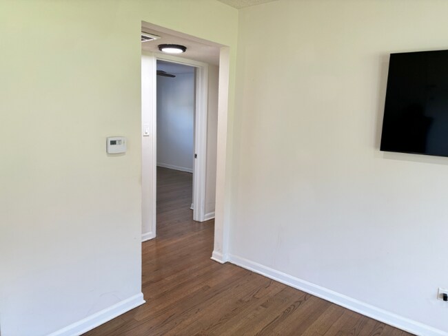 Building Photo - 209 Johnson St