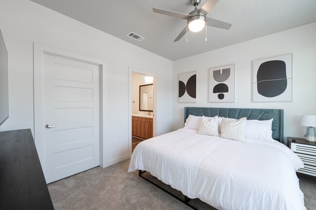 Building Photo - 2048 Bolton Dr NW