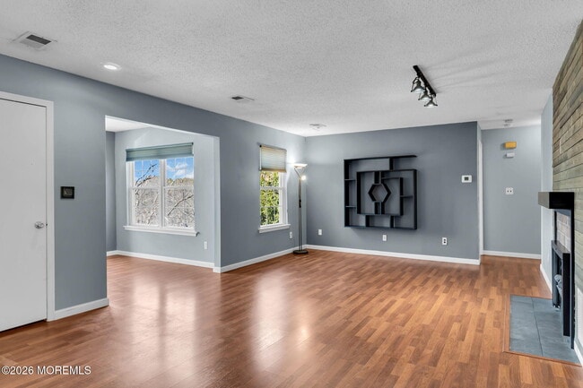 Building Photo - 106 Frontier Way