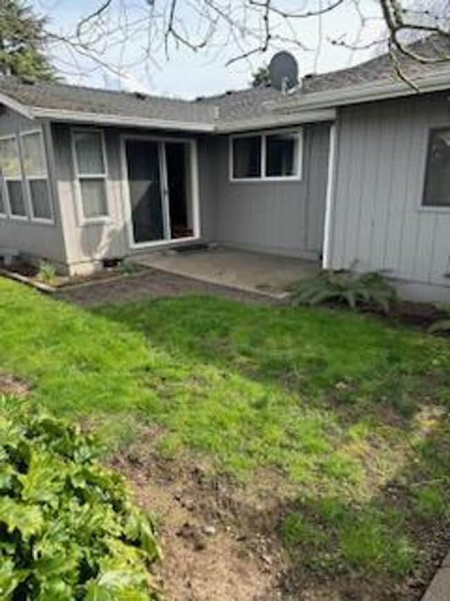Building Photo - 2-bedroom 1 bath Duplex