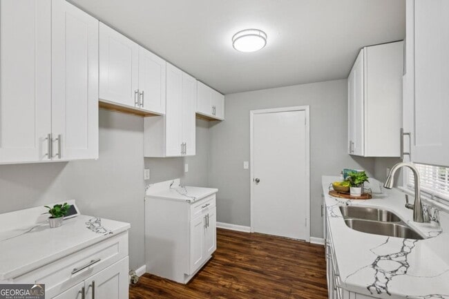 Building Photo - 3036 Will Rogers Pl SE