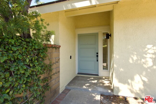 Building Photo - 24621 Aquilla Dr
