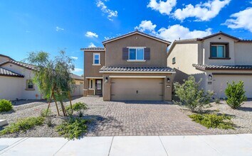 Building Photo - Spacious, Stylish & Move-In Ready