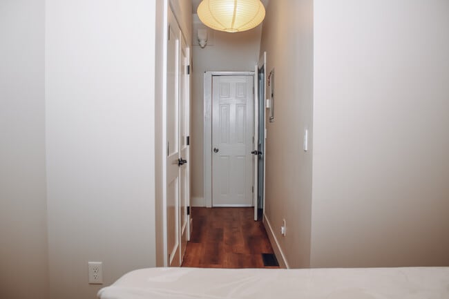 Building Photo - 103 Renwick St