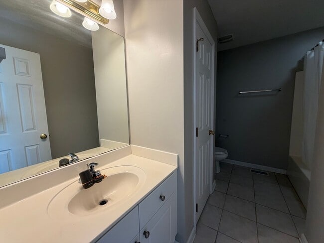Building Photo - 1477 N. Donahue, Unit 3901