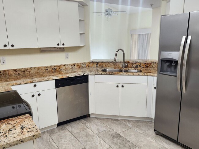 Building Photo - 6330 Green Oaks Cir
