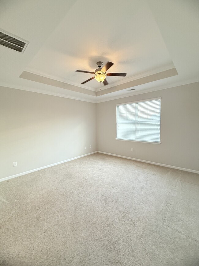 Building Photo - 220 Machrie Lp