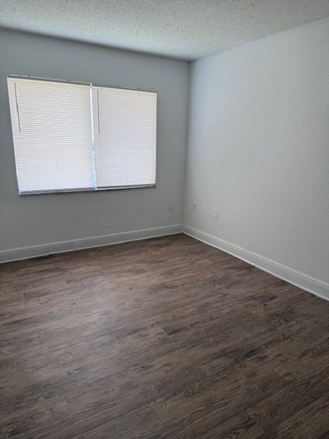 Building Photo - Millennium Palms - 4717 C
