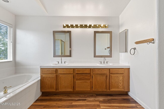 Building Photo - 3095 Fairwood Dr