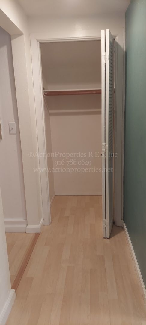 Building Photo - Central Roseville, 1 Bed, 1 Ba, Wall Air, ...