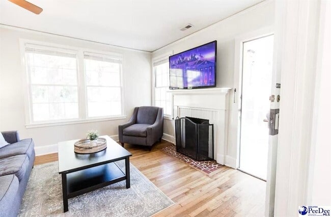 Building Photo - 1406 W King Ave