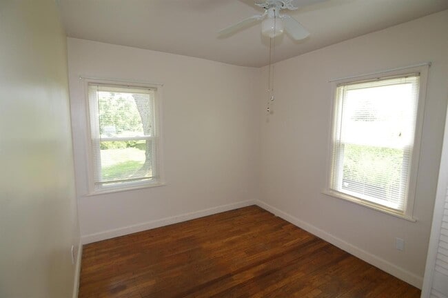 Building Photo - 1460 Greendale Rd