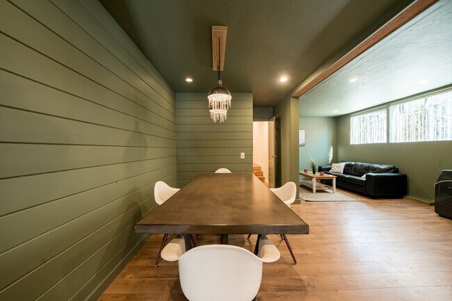 Building Photo - 2637 1/2 C St