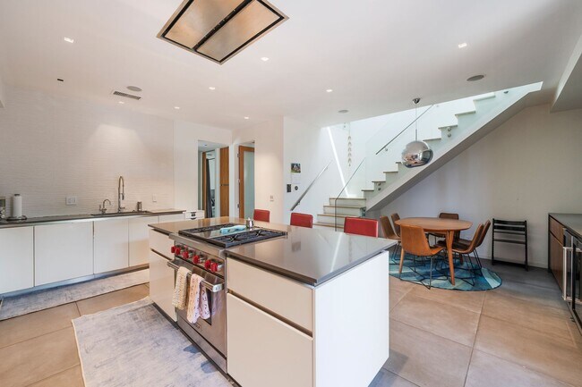 Building Photo - Stunning Custom Home in Del Rey
