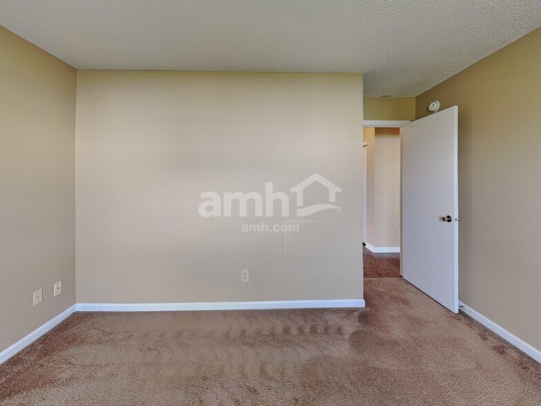 Building Photo - 7588 Hollow Reed Ct