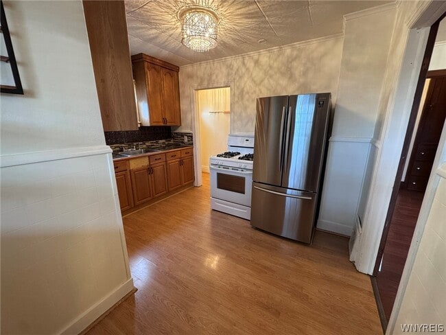 Building Photo - 102 Francis Ave