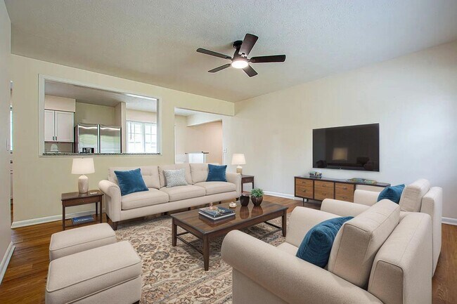 Building Photo - 3 Bedroom / 2 Bath Home with Finished Basment and Washer/Dryer!