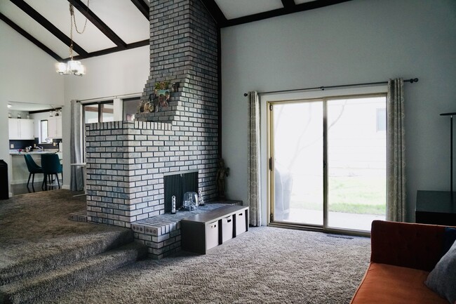 Building Photo - 1303 Kingsridge Ct