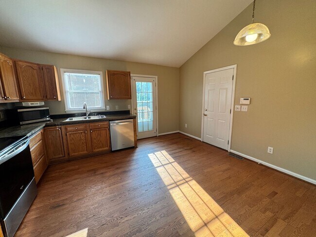 Building Photo - 155 Lorraine Dr