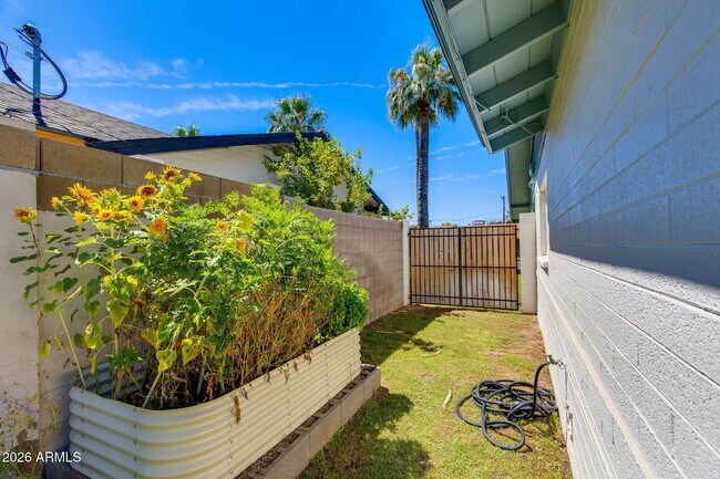 Building Photo - 3412 E Turney Ave