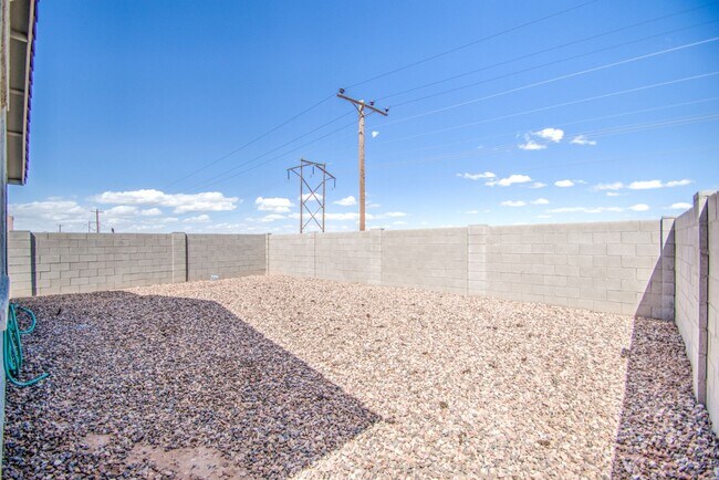 Building Photo - Lovely Single Family 4 bedroom for rent!