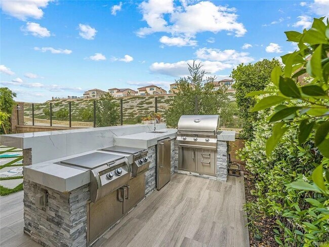 Building Photo - 101 Hemisphere