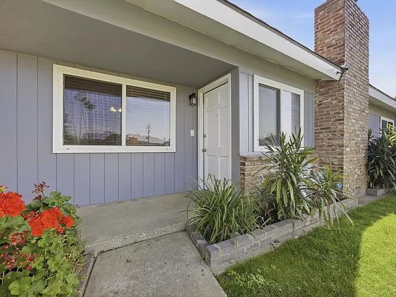 Building Photo - You will want to call this 3 bedroom 2 bathroom house "home sweet home".