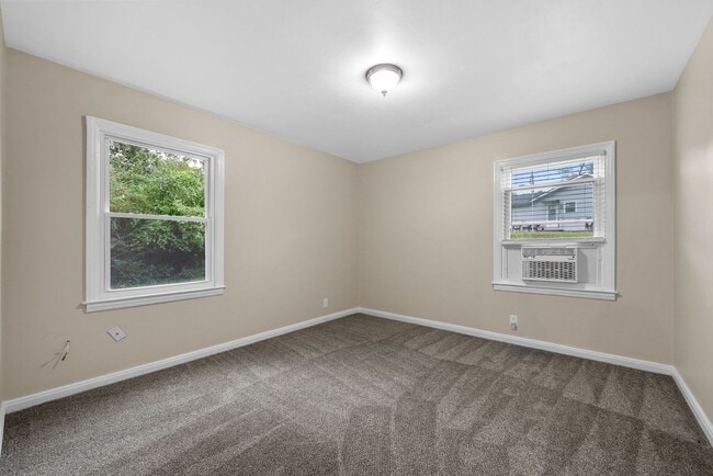 Building Photo - 2 Bedroom Home For Rent Near APSU!