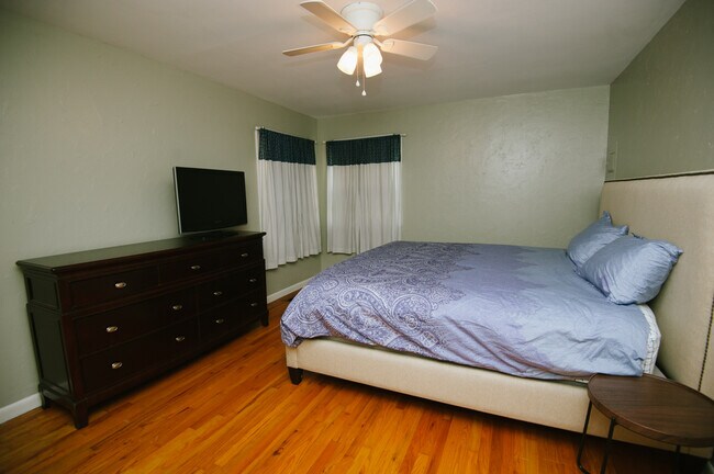 Building Photo - 524 S Ridge Dr