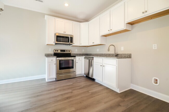 Building Photo - 150 N Church St