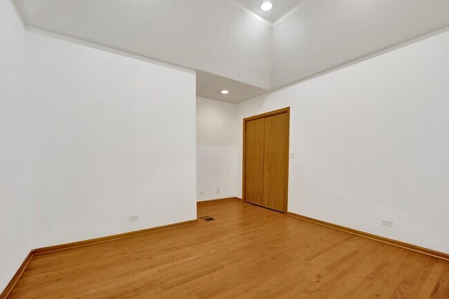 Building Photo - 2859 S Lowe Ave