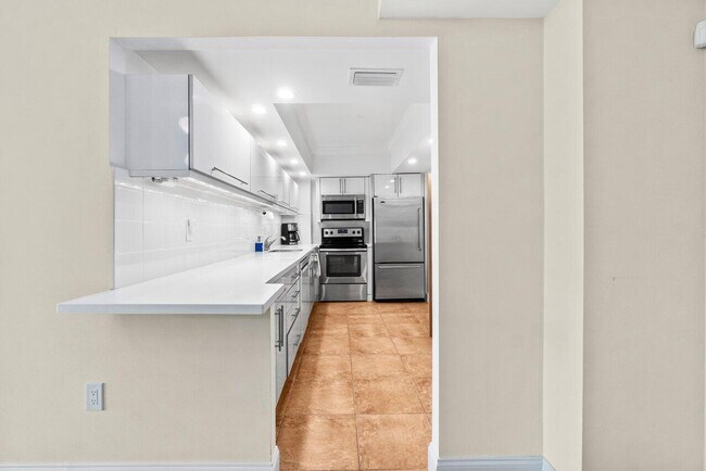 Building Photo - 3450 S Ocean Blvd