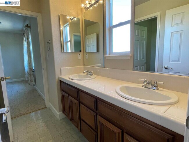 Building Photo - 9332 Mediar Dr