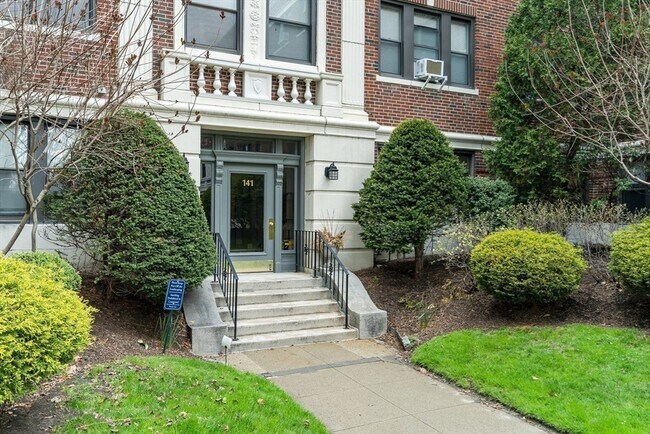 Building Photo - 141 Englewood Ave