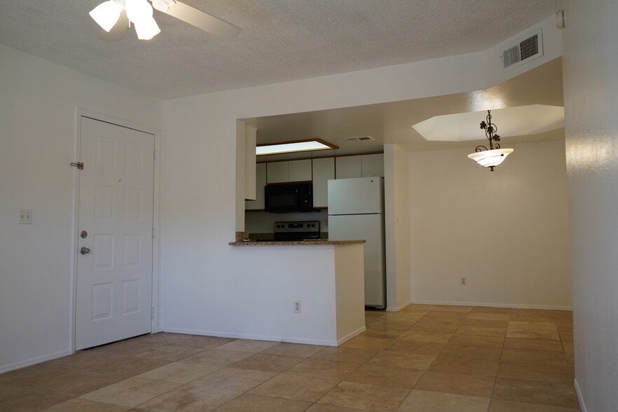 Building Photo - 4850 E Desert Cove Ave