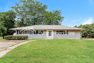 Building Photo - 5585 Brandt Pike