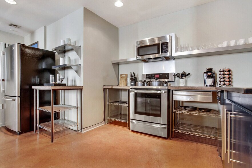 Building Photo - 1041 Constance St