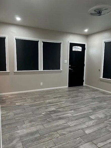 Building Photo - 402 S Heliotrope Ave