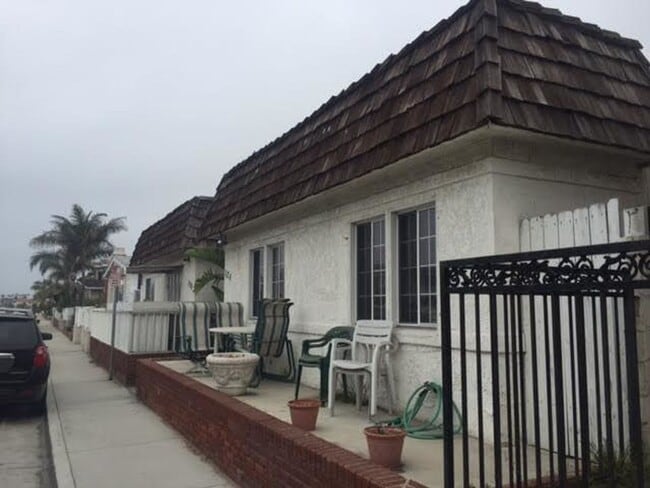 Building Photo - 1124 W Balboa Blvd