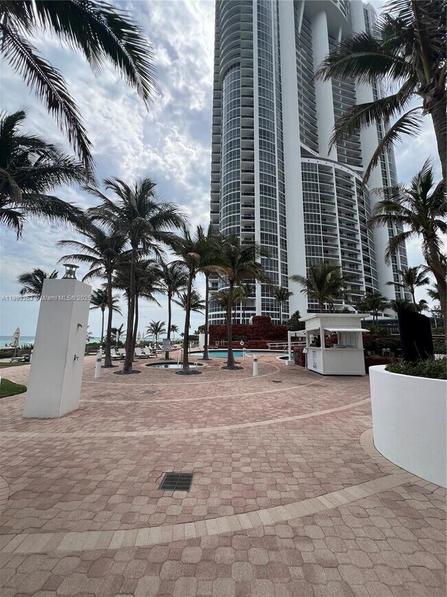 Building Photo - 18201 Collins Ave