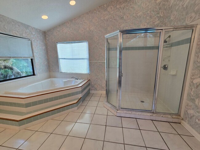 Building Photo - Rarely Available 3 bed/ 2 bath in Hidden River in Myakka