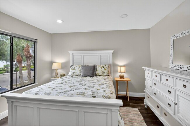 Building Photo - 15307 Strathearn Dr