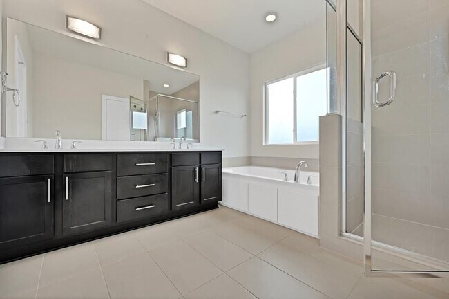 Building Photo - 4411 Hershe St