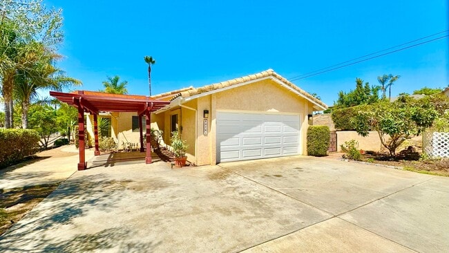 Building Photo - Wonderful Single Story Ranch Style Home on...