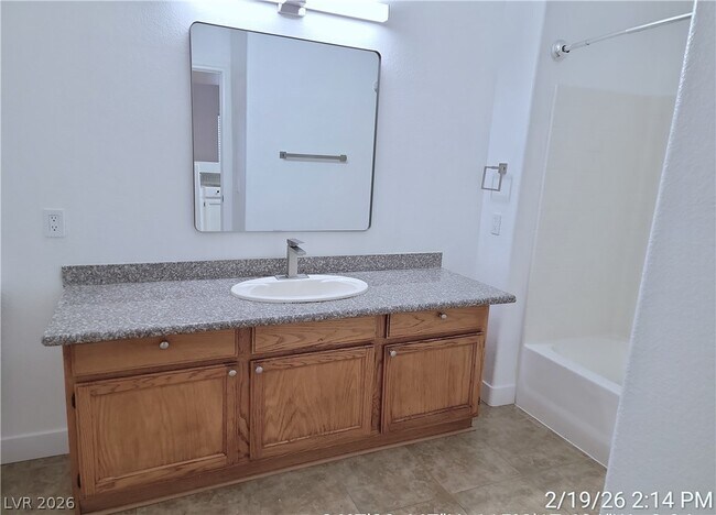 Building Photo - 3400 Cabana Dr