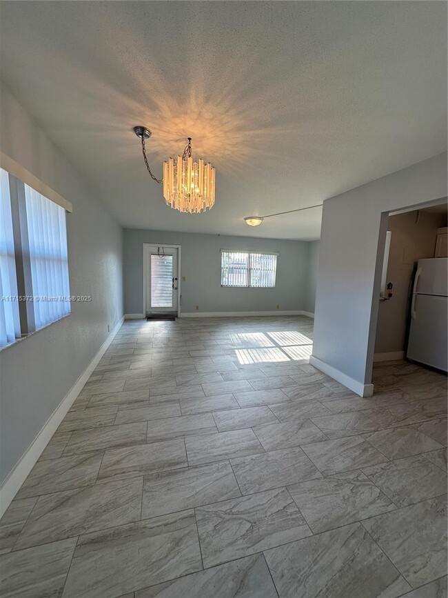 Building Photo - 514 Saxony Dr