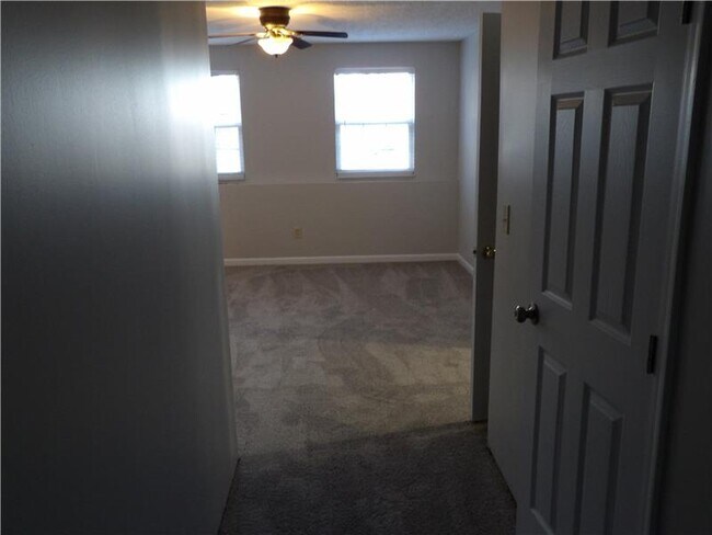 Building Photo - 3060 Lansdowne Ln